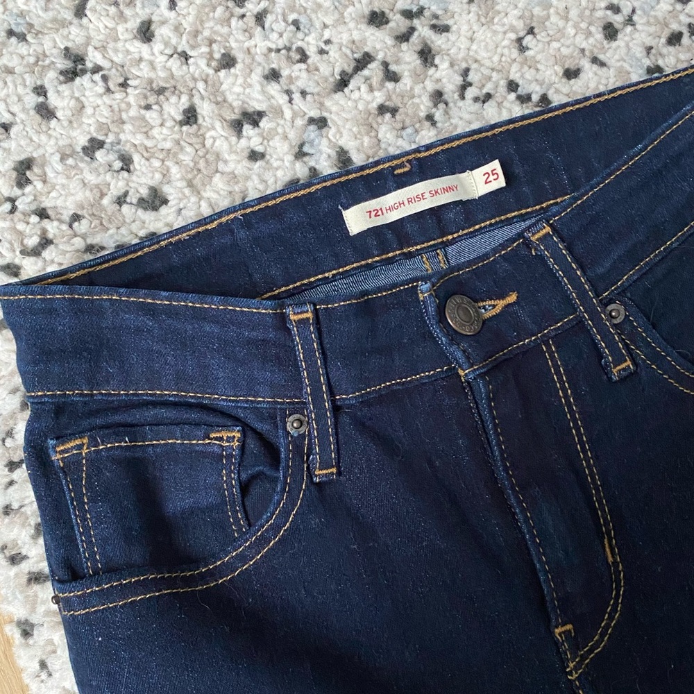 Levis 721 High Rise Skinny Jeans